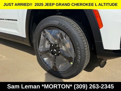 New 2025 Jeep Grand Cherokee L Altitude image 3