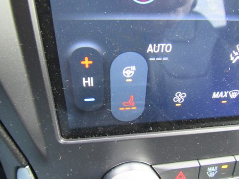 Used 2024 Ford Edge Titanium image 16