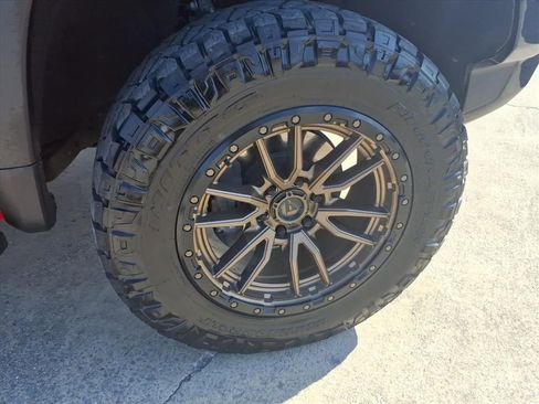 Used 2024 Chevrolet Silverado 1500 ZR2 w/ Technology Package image 9