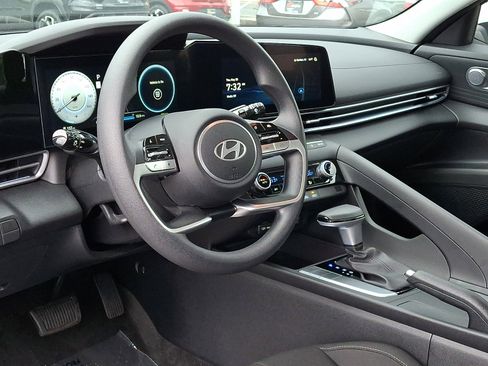 Certified 2024 Hyundai Elantra SEL FWD image 15