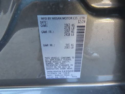 Used 2025 Nissan Altima 2.5 SV FWD image 25