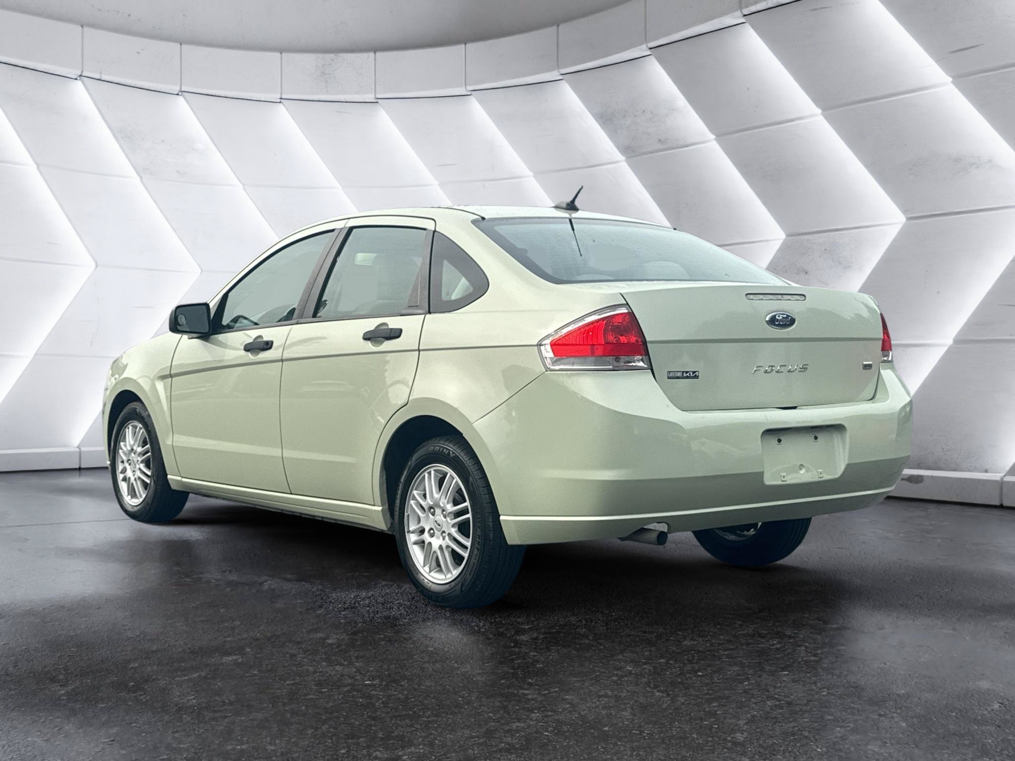 Used 2011 Ford Focus SE w/ 201A Rapid Spec Order Code FWD image 7