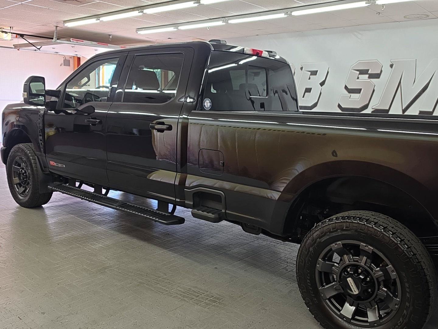 Used 2024 Ford F350 Lariat w/ Lariat Ultimate Package AWD/4WD image 3