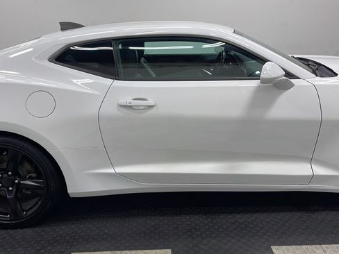 Used 2018 Chevrolet Camaro LT RWD image 17