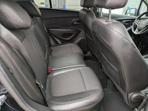 Used 2022 Chevrolet Trax LT w/ Sport Edition image 24