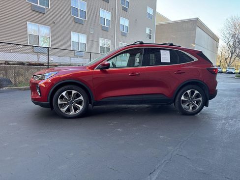 Used 2023 Ford Escape Platinum AWD/4WD image 3