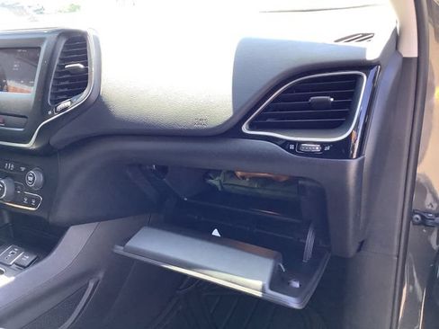 Used 2020 Jeep Cherokee Latitude Plus FWD image 38
