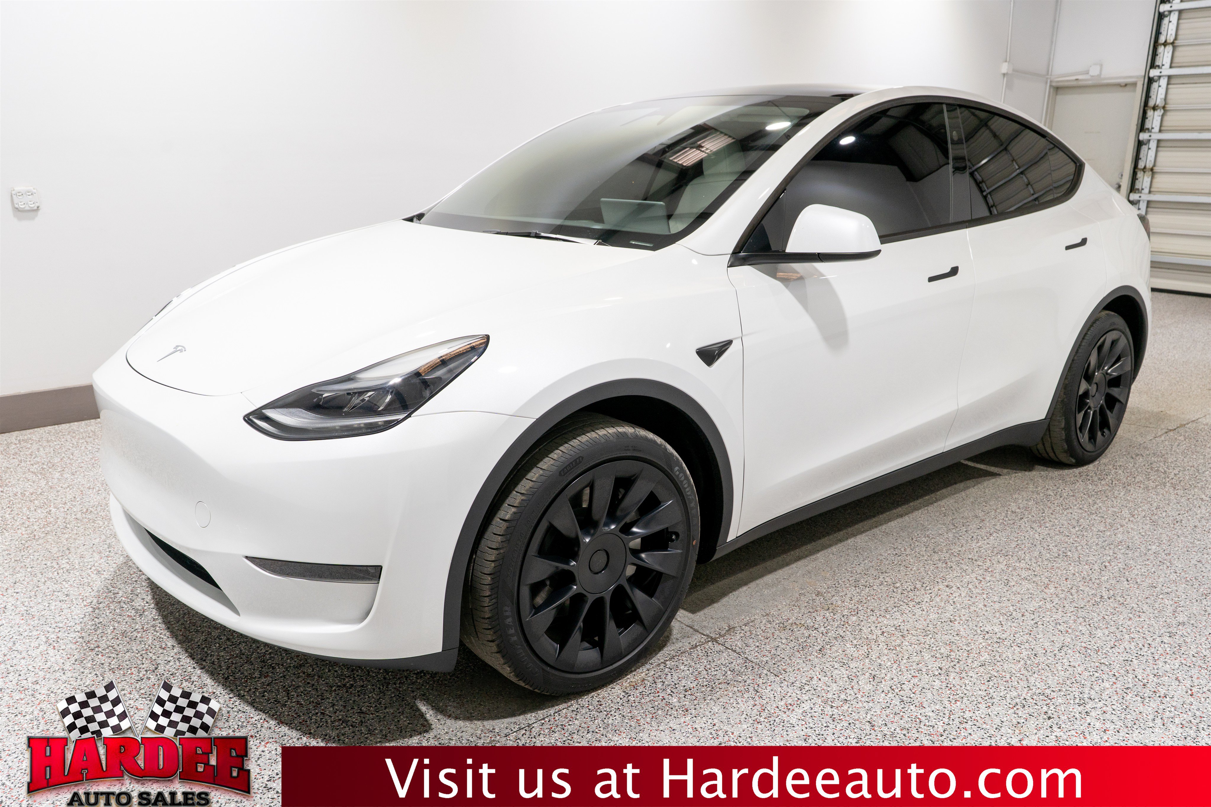 Used 2024 Tesla Model Y Long Range RWD image 2