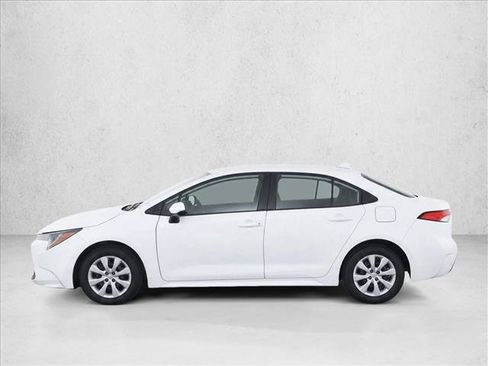 Used 2020 Toyota Corolla LE FWD image 4