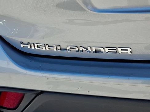 Used 2020 Toyota Highlander LE AWD/4WD image 29