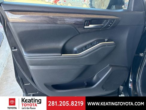 Used 2021 Toyota Highlander Limited image 10