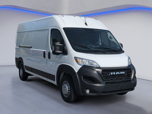 Used 2025 RAM ProMaster 2500 w/ Convenience Group FWD image 8