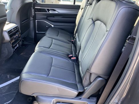 New 2025 Jeep Wagoneer Series II image 12