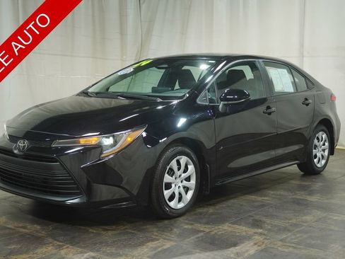 Used 2024 Toyota Corolla LE FWD image 2