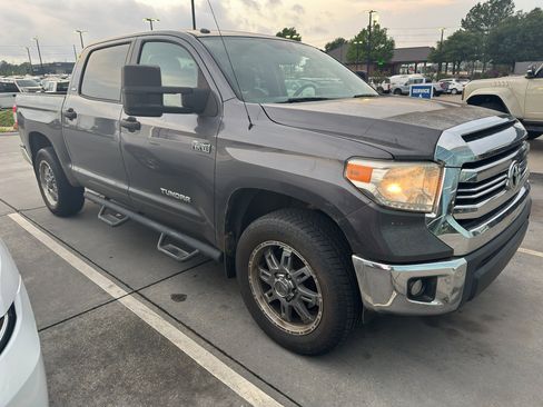 Used 2017 Toyota Tundra SR5 w/ SR5 Upgrade Package AWD/4WD image 4