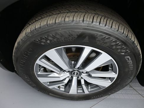 Used 2024 Nissan Pathfinder SL AWD/4WD image 14