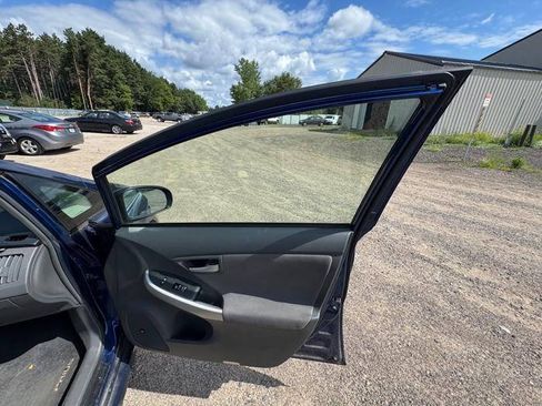 Used 2010 Toyota Prius Three w/ Solar Roof Pkg FWD image 30