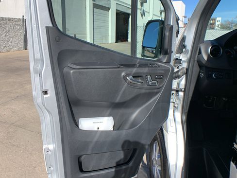Used 2022 Mercedes-Benz Sprinter 2500 image 11