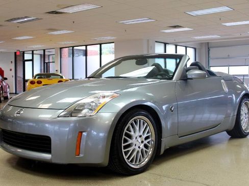 Used 2004 Nissan 350Z Touring image 3