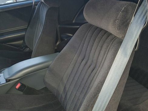 Used 1991 Pontiac Firebird Base image 18