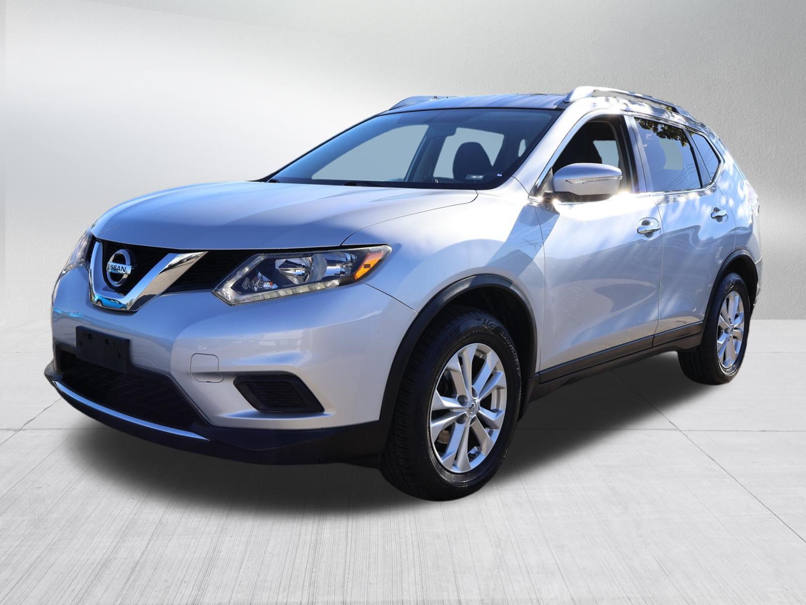 Used 2015 Nissan Rogue SV AWD/4WD image 3