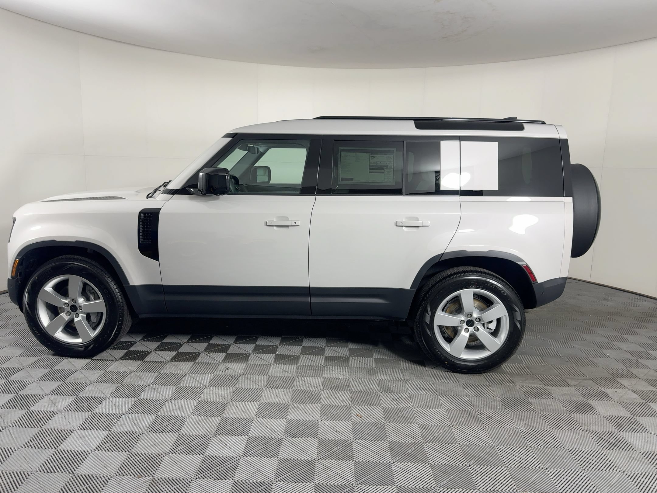 Used 2026 Land Rover Defender 110 S AWD/4WD image 2