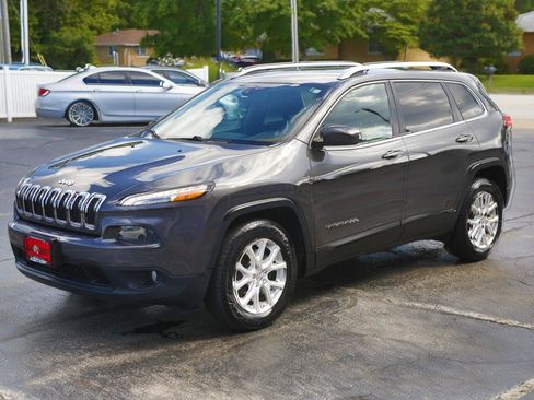 Used 2016 Jeep Cherokee Latitude w/ Safety/Convenience Group AWD/4WD image 3
