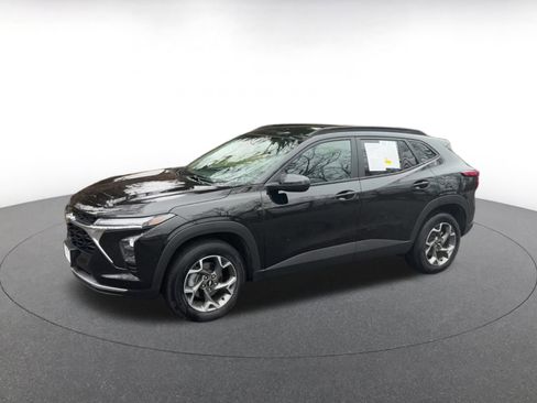 Used 2025 Chevrolet Trax LT image 7