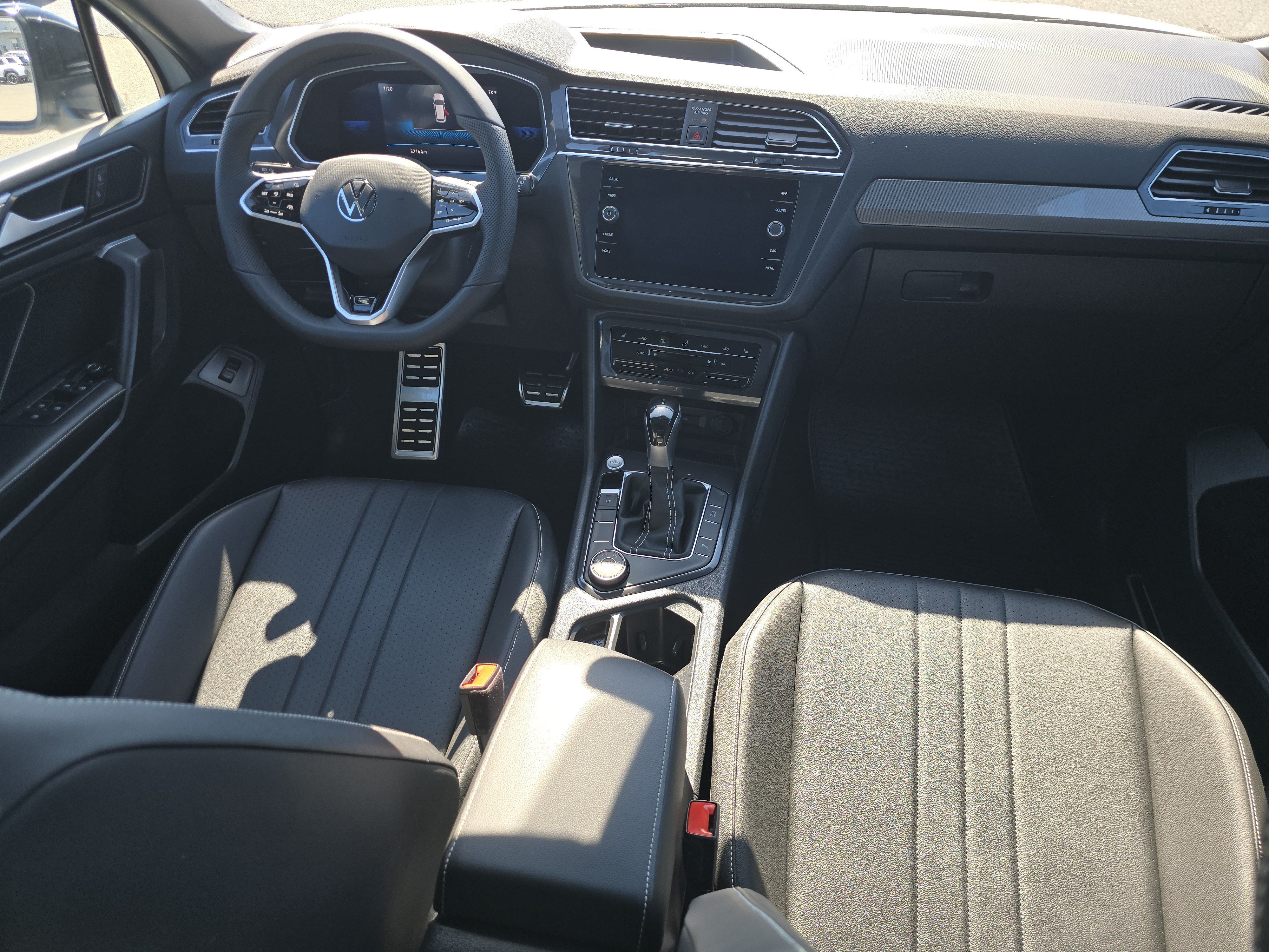 Certified 2022 Volkswagen Tiguan SE R-Line AWD/4WD image 20