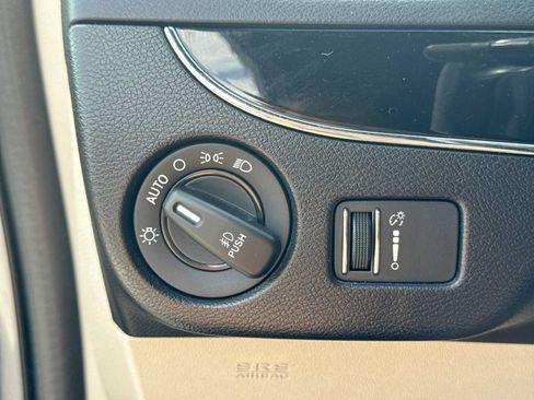 Used 2019 Dodge Grand Caravan SXT w/ Rear Park Assist Package FWD image 27