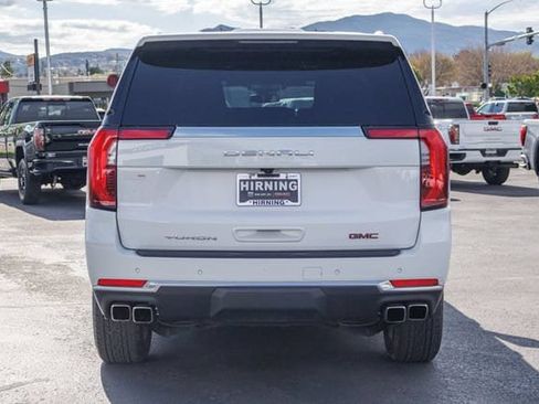 Used 2025 GMC Yukon XL Denali AWD/4WD image 4