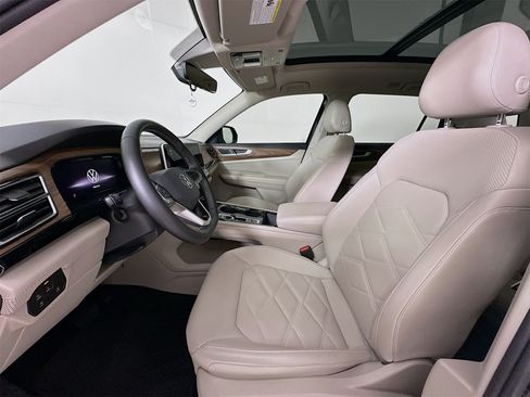 Used 2024 Volkswagen Atlas SE image 22