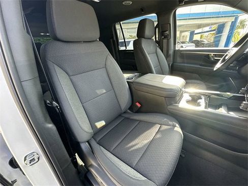 New 2026 Chevrolet Suburban LS image 28