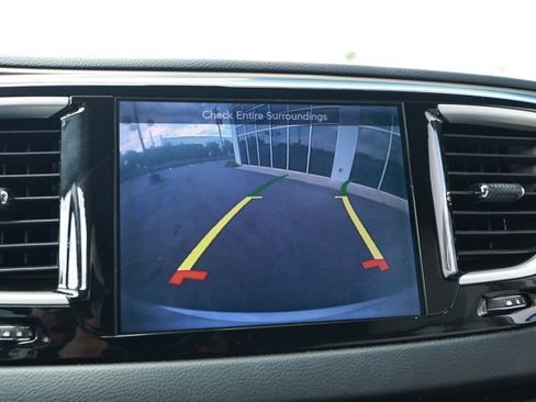 Used 2017 Chrysler Pacifica Touring-L w/ Tire & Wheel Group FWD image 17