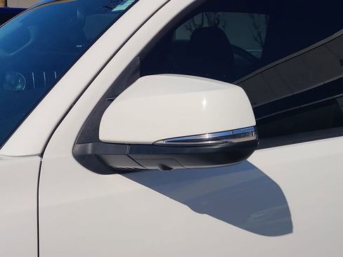 Used 2023 Toyota Tacoma TRD Off-Road w/ TRD Premium Off Road Package image 18