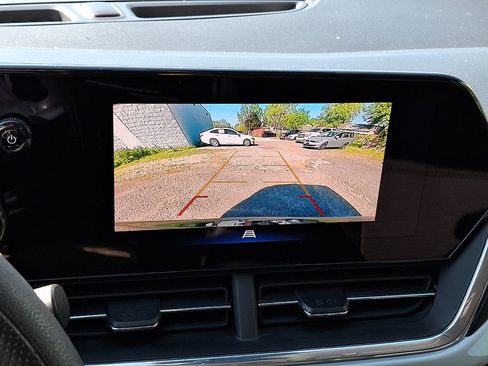 Used 2025 Chevrolet Trax LT FWD image 25