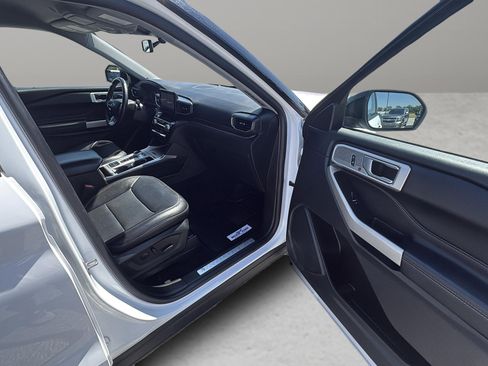 Used 2022 Ford Explorer Limited w/ Equipment Group 301A image 13