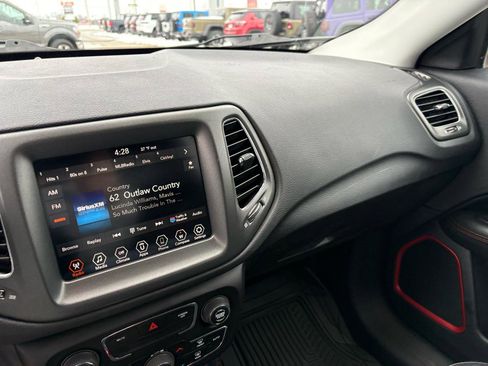 Used 2020 Jeep Compass Trailhawk image 21