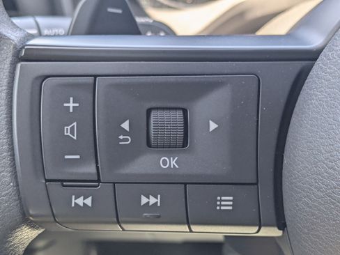 Used 2023 Nissan Rogue S AWD/4WD image 27