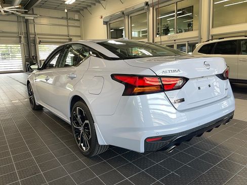 Used 2024 Nissan Altima 2.5 SR w/ SR Premium Package AWD/4WD image 16