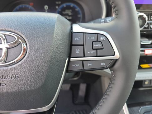 New 2026 Toyota Highlander Limited AWD/4WD image 32