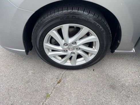 Used 2012 MAZDA MAZDA5 Sport FWD image 17