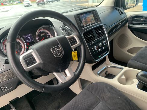 Used 2015 Dodge Grand Caravan SXT w/ Rear Park Assist Package FWD image 8