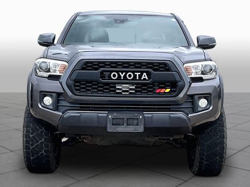 Used 2018 Toyota Tacoma TRD Off-Road w/ Technology Package AWD/4WD image 4