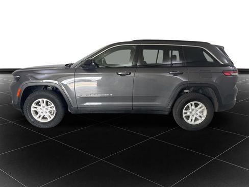 Used 2025 Jeep Grand Cherokee Laredo AWD/4WD image 2
