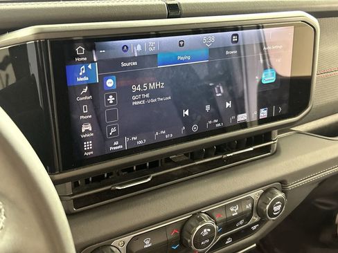 Used 2025 Jeep Wrangler Unlimited Rubicon image 15