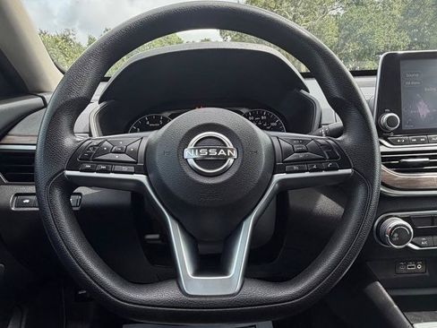 Used 2024 Nissan Altima 2.5 SV FWD image 19