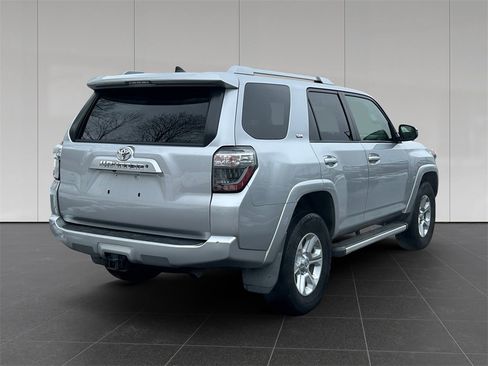 Used 2017 Toyota 4Runner SR5 image 5