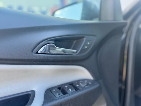 Used 2020 Chevrolet Equinox LS w/ LS Convenience Package image 32