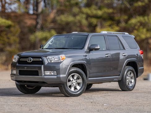 Used 2011 Toyota 4Runner SR5 image 1